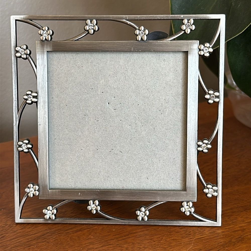 Elsa L Silver Floral Picture Frame!